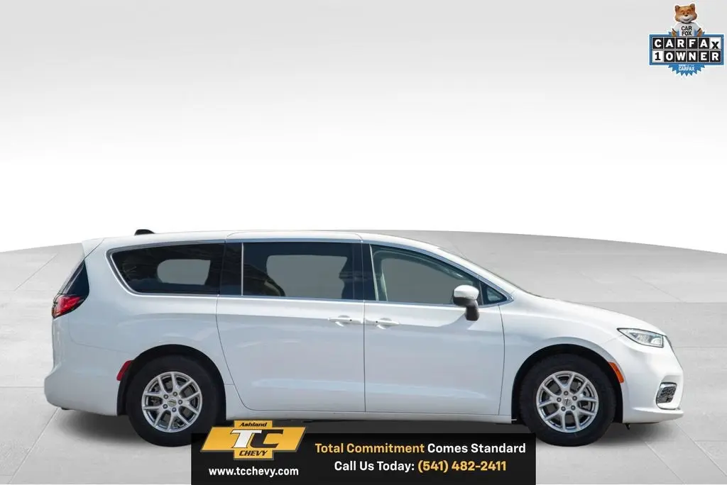 2023 Chrysler Pacifica Touring L photo 5