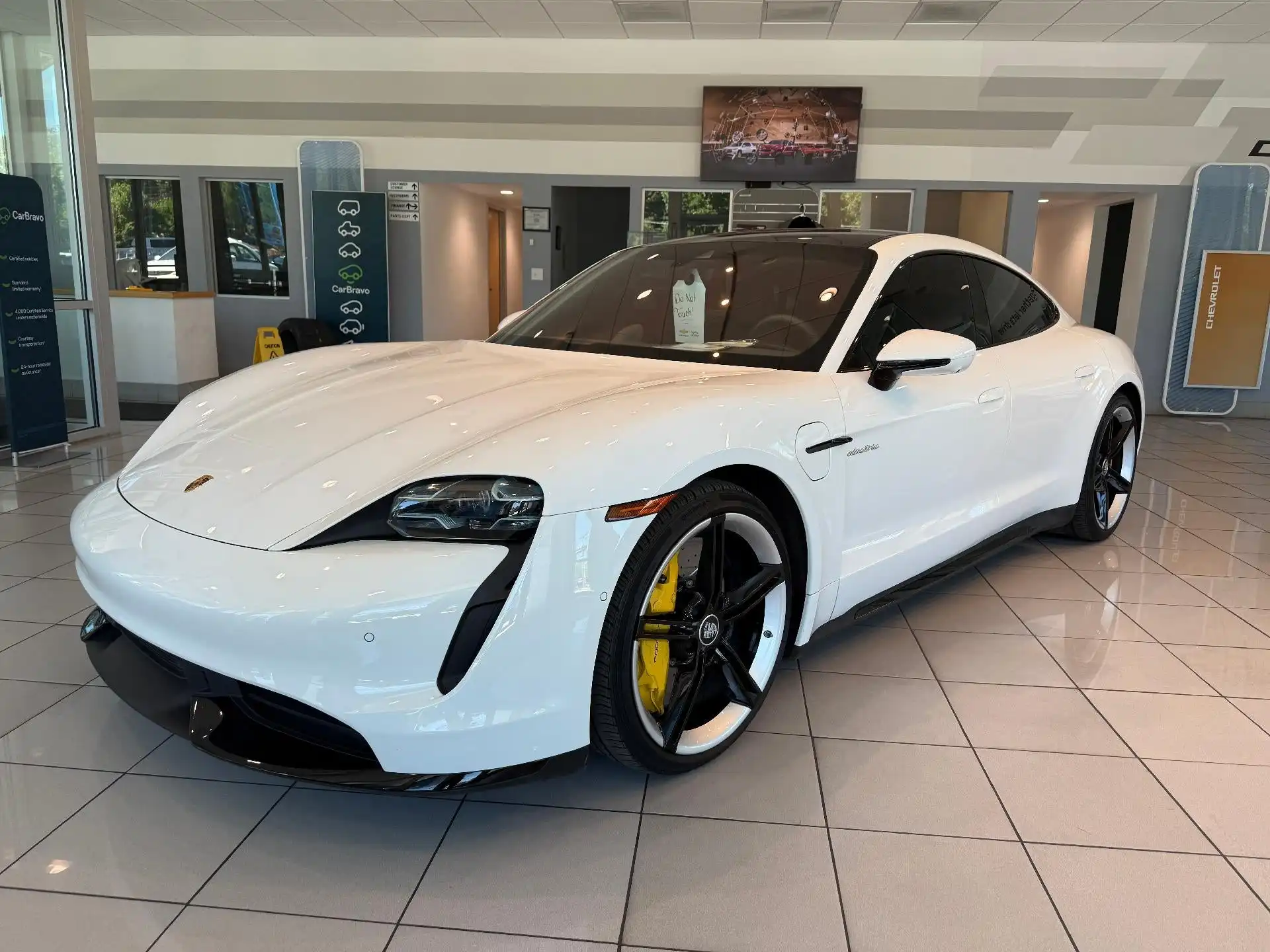 2020 Porsche Taycan Turbo's photo