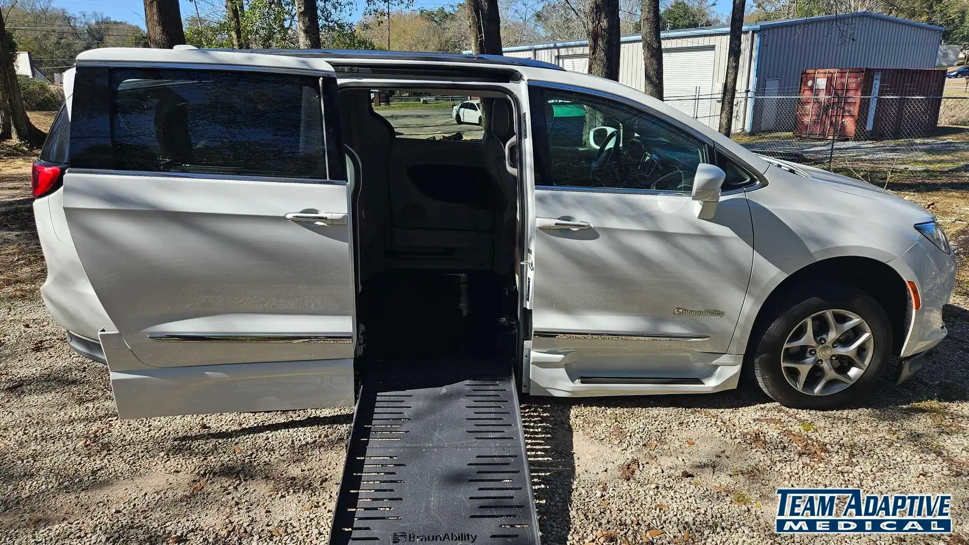 2020 Chrysler Pacifica Touring L's photo