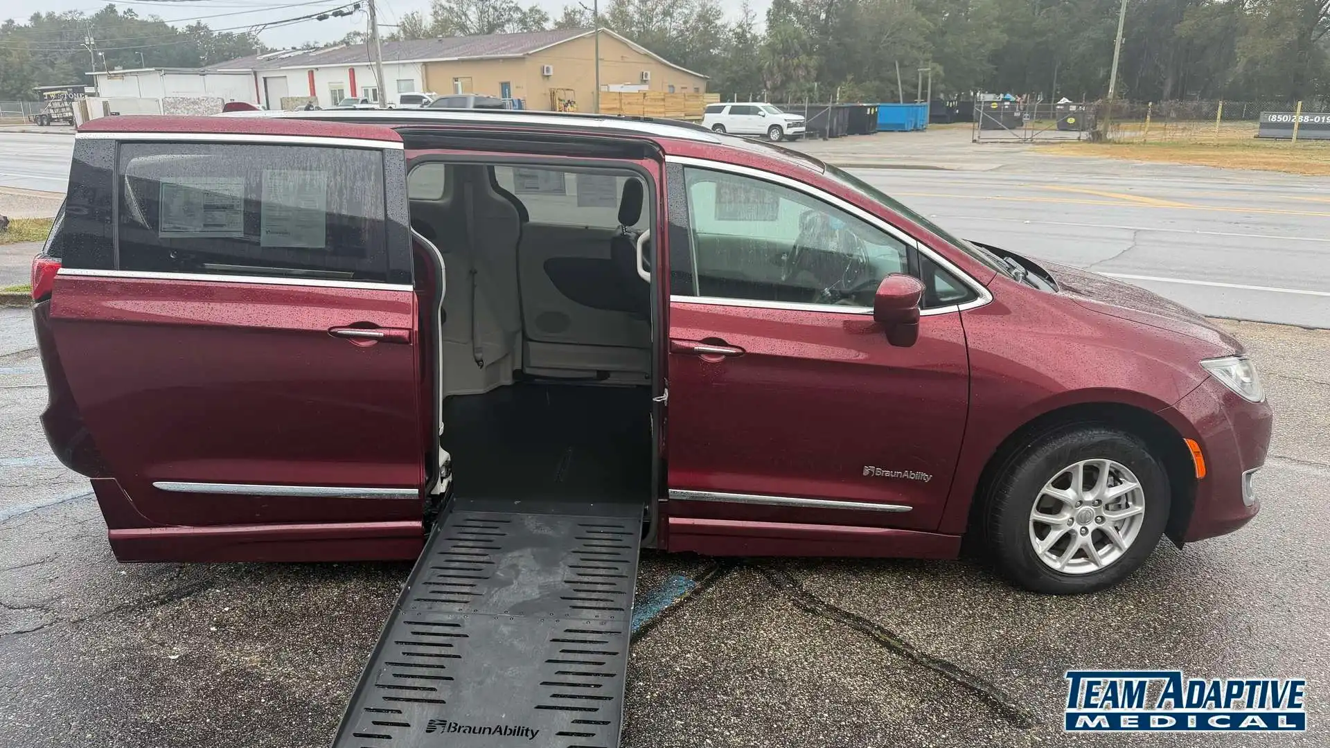 2020 Chrysler Pacifica Touring L's photo