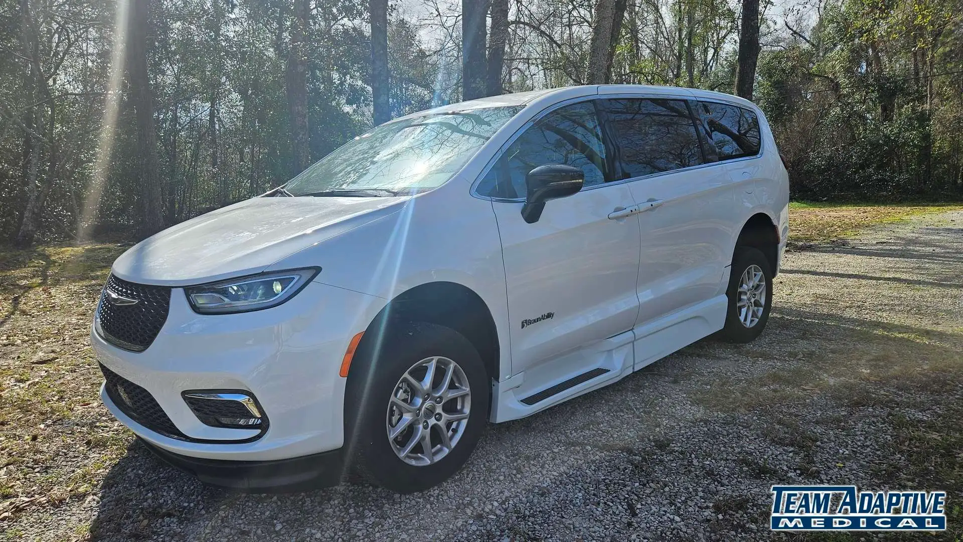 2024 Chrysler Pacifica Touring L's photo