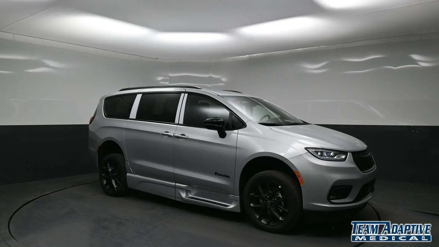 2026 Chrysler Pacifica Select photo 3