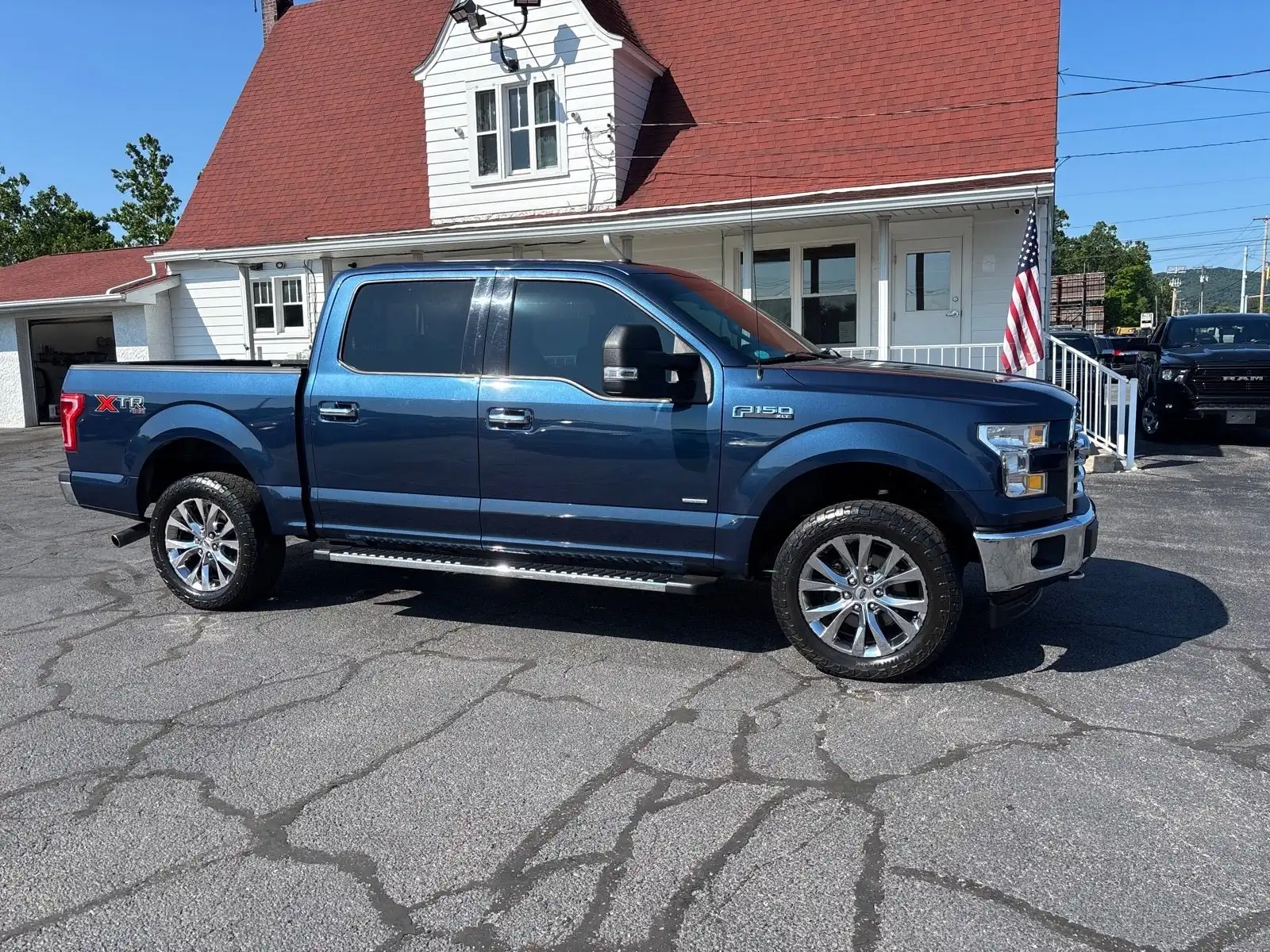 2017 Ford F-150 XLT 4x4 SuperCrew 145 in's photo