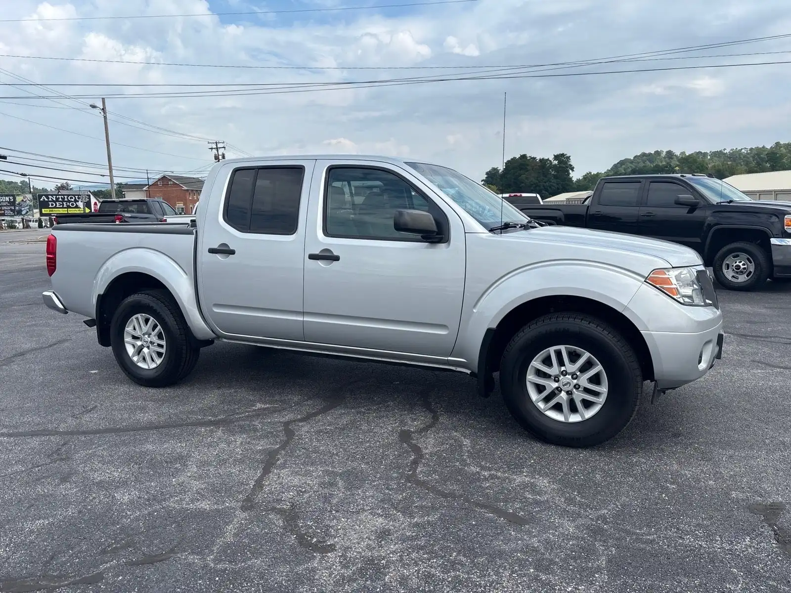 2021 Nissan Frontier SV Crew Cab 4WD SWB's photo