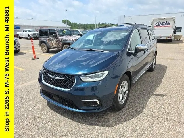 2023 Chrysler Pacifica Limited photo 4