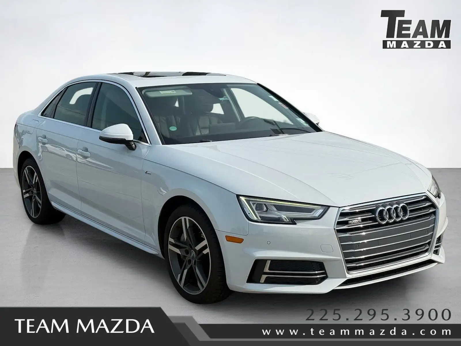 2017 Audi A4 2.0T quattro S tronic Premium Plus's photo