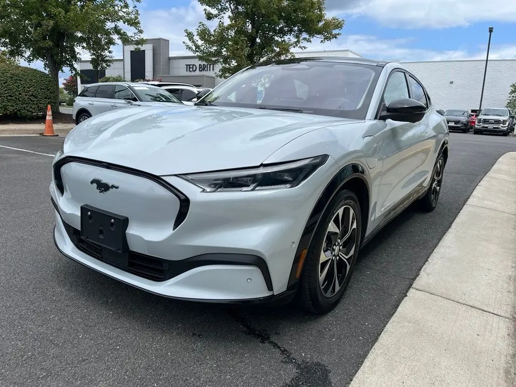 2023 Ford Mustang-Mach-e Premium photo 3