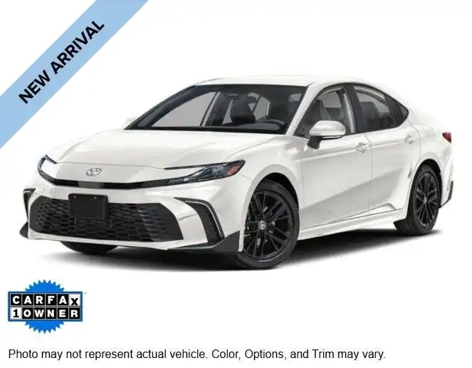 2025 Toyota Camry SE Hybrid's photo