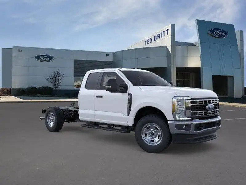 2026 Ford F-350 XL 4x4 SuperCab 168-In SRW's photo