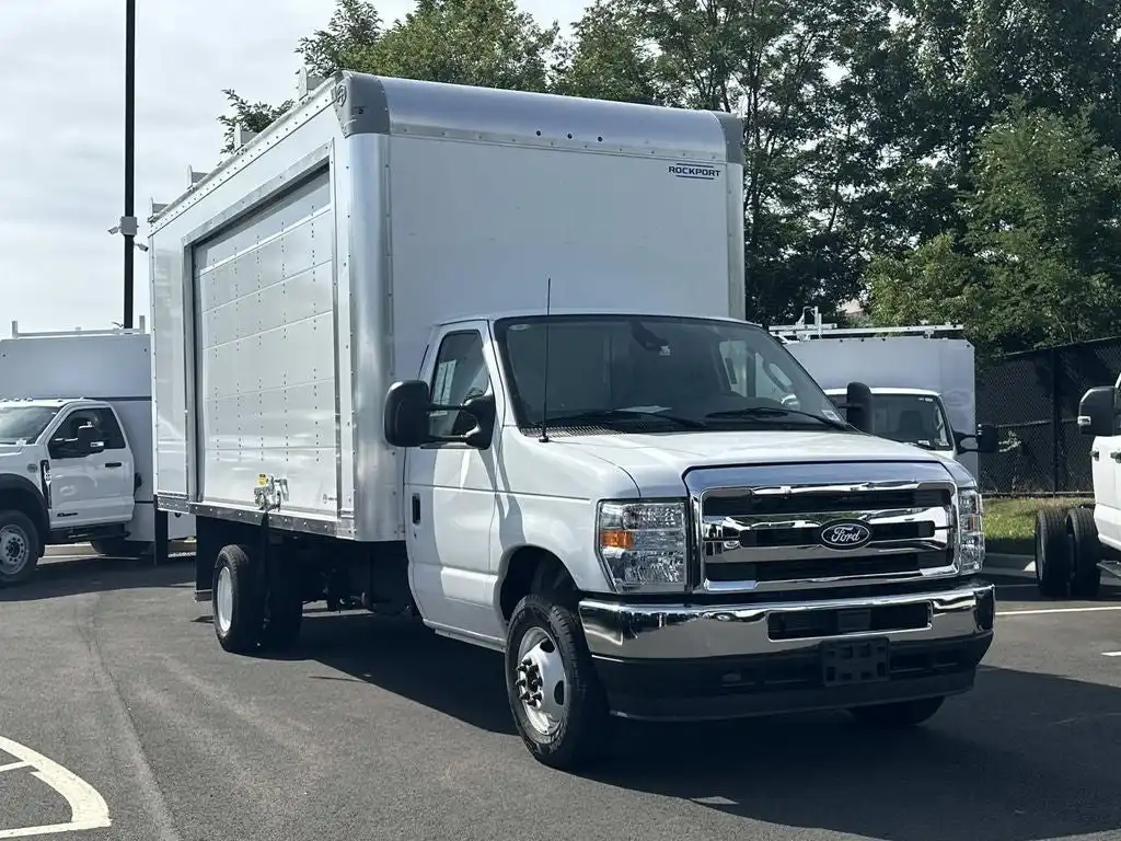 2027 Ford E-Series DRW E-450 Super Duty 158 in WB's photo