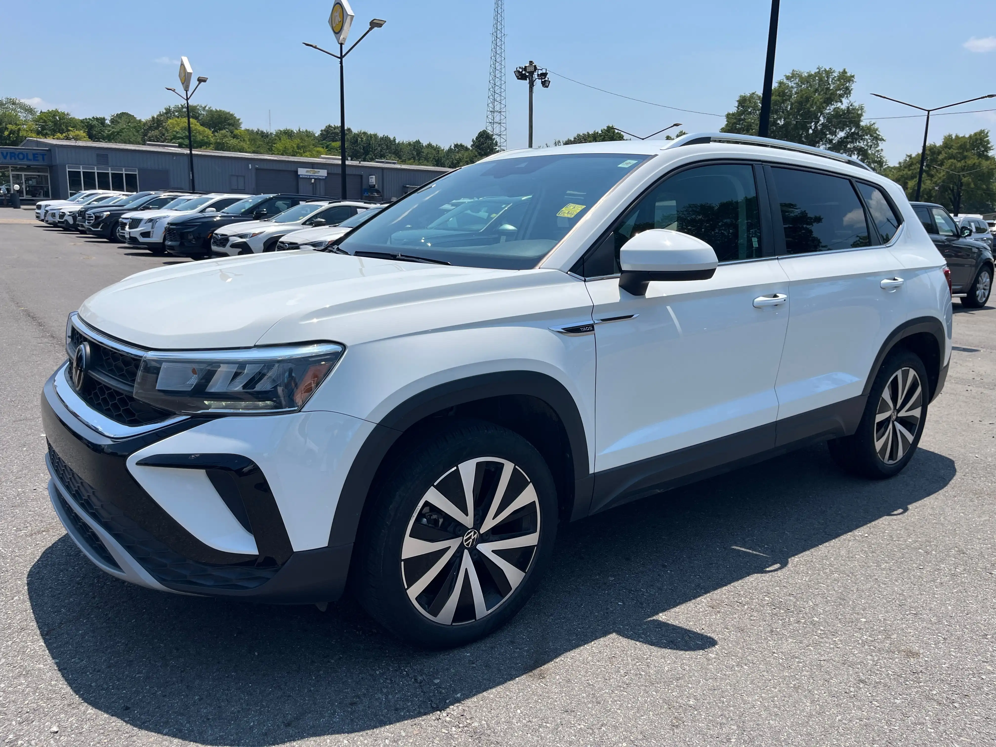 2023 Volkswagen Taos 1.5T SE's photo