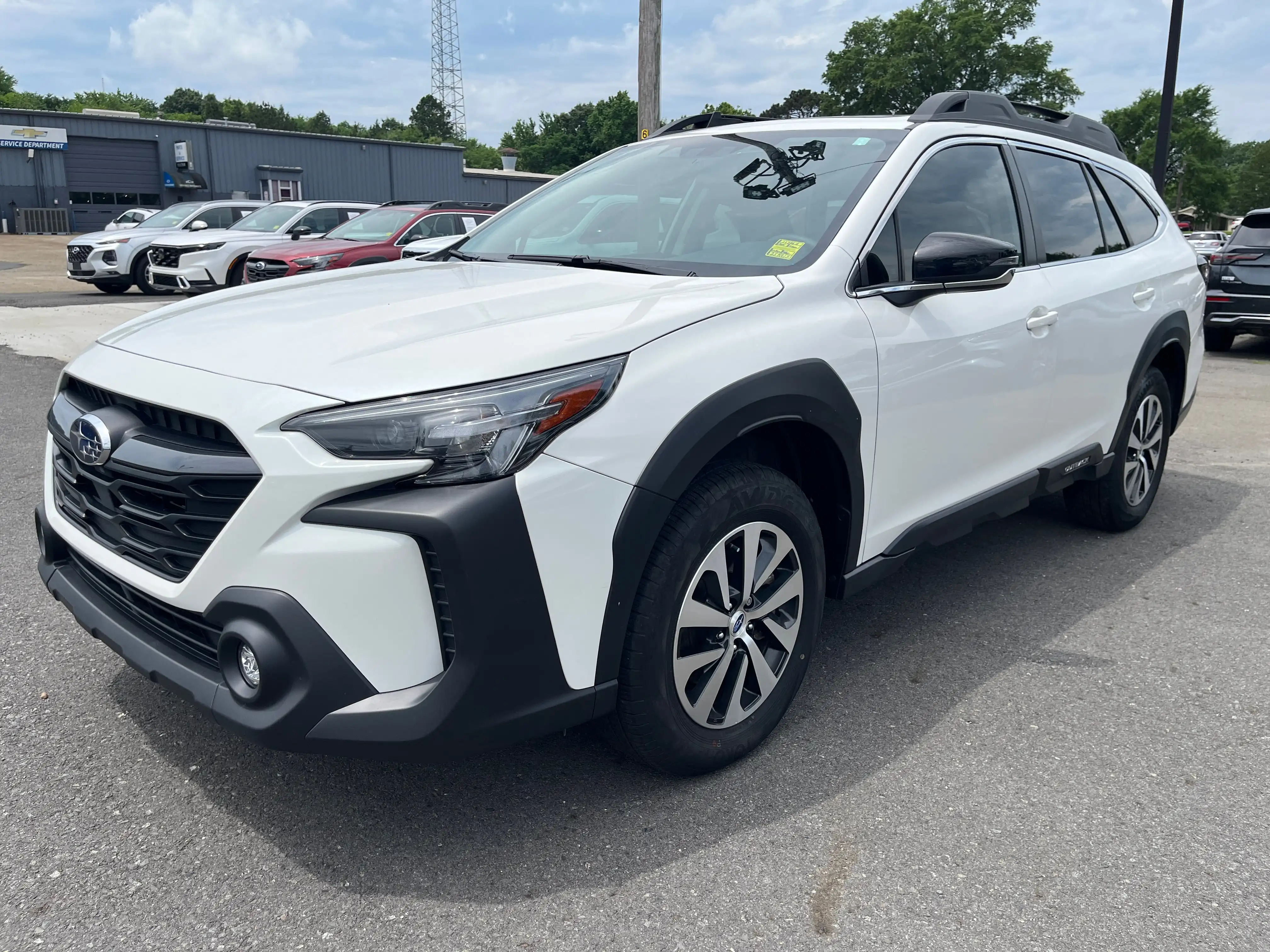 2025 Subaru Outback Premium's photo