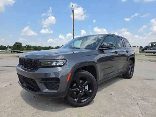 2025 Jeep Grand Cherokee Altitude X 4x4's photo