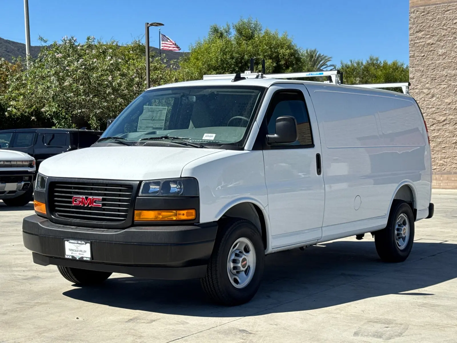 2025 GMC Savana 2500 photo 4