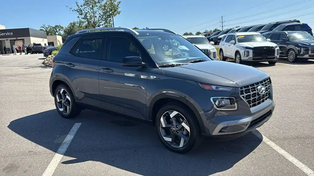 2026 Hyundai Venue SEL IVT 2-Tone Roof Before July 2026's photo