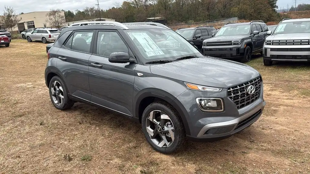 2026 Hyundai Venue SEL IVT 2-Tone Roof Before July 2026's photo