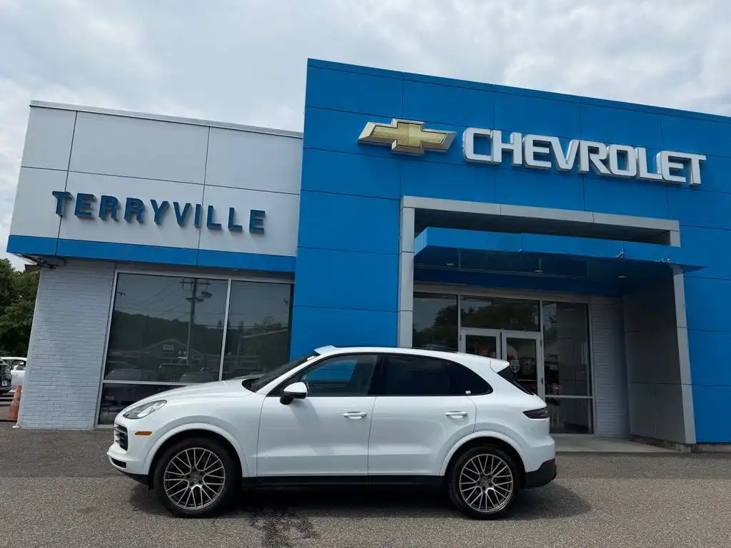 2023 Porsche Cayenne Platinum Edition's photo