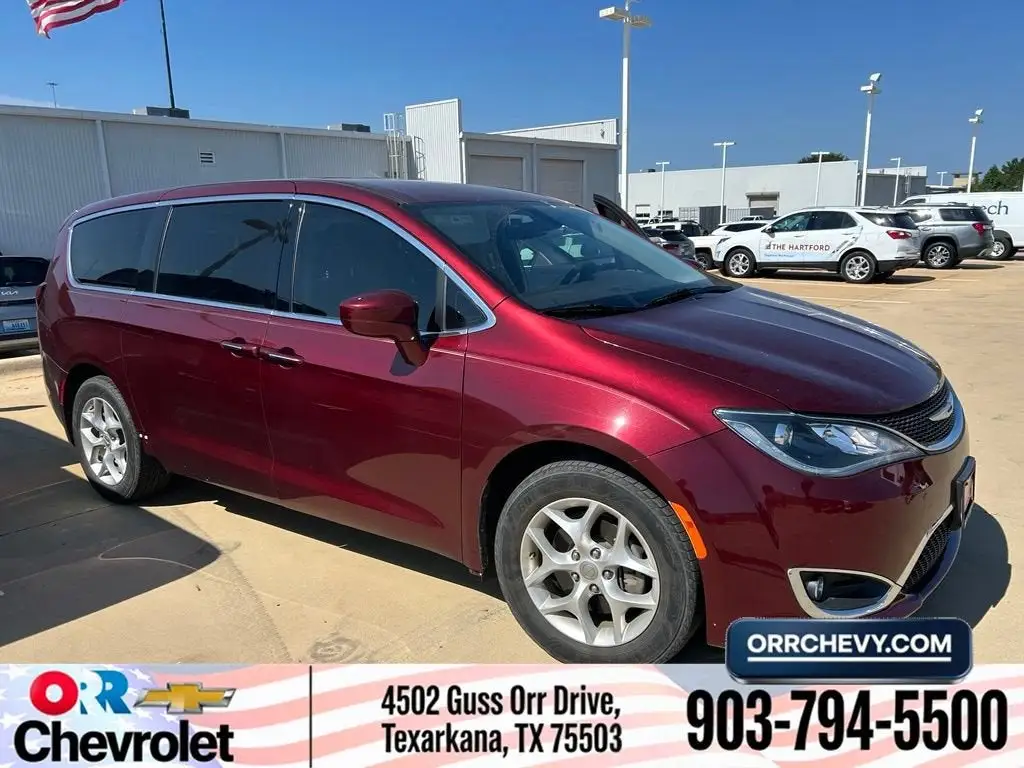 2018 Chrysler Pacifica Touring Plus photo 1