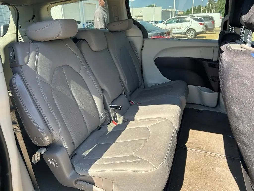 2018 Chrysler Pacifica Touring Plus photo 4