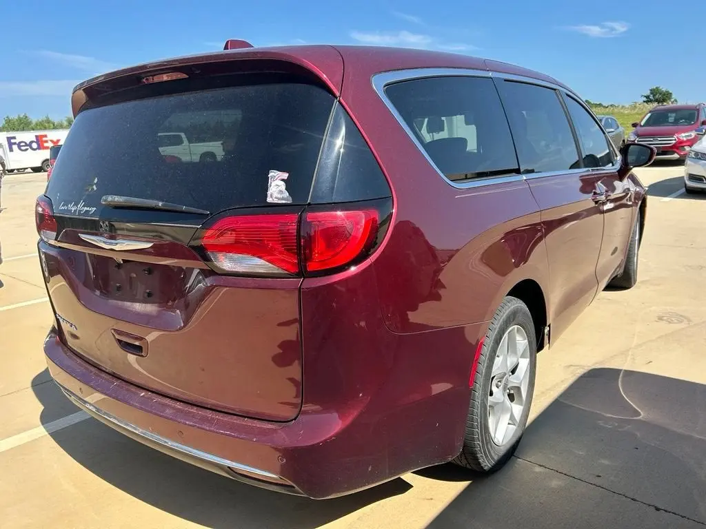 2018 Chrysler Pacifica Touring Plus photo 5