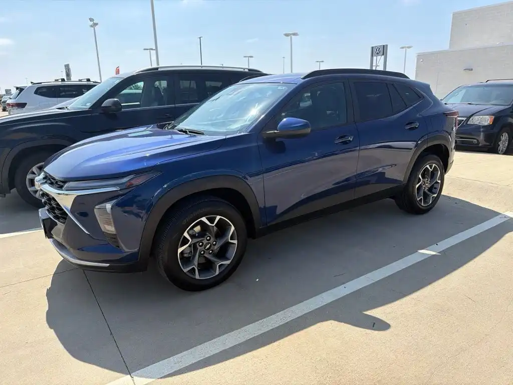 2024 Chevrolet Trax LT's photo
