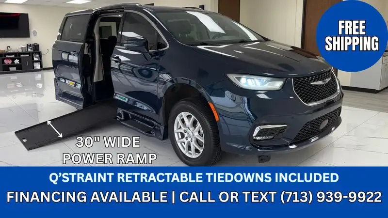 2021 Chrysler Pacifica Touring L's photo