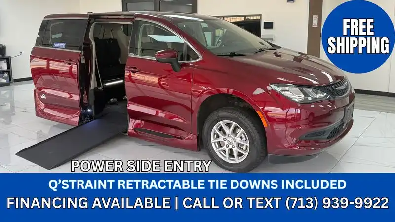 2022 Chrysler Voyager LX's photo