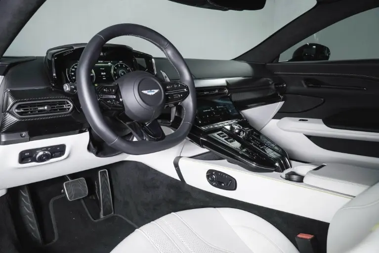 2025 Aston Martin Vantage 4.0 V8 Auto photo 4