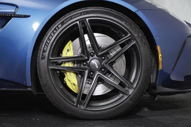 2025 Aston Martin Vantage 4.0 V8 Auto photo 5