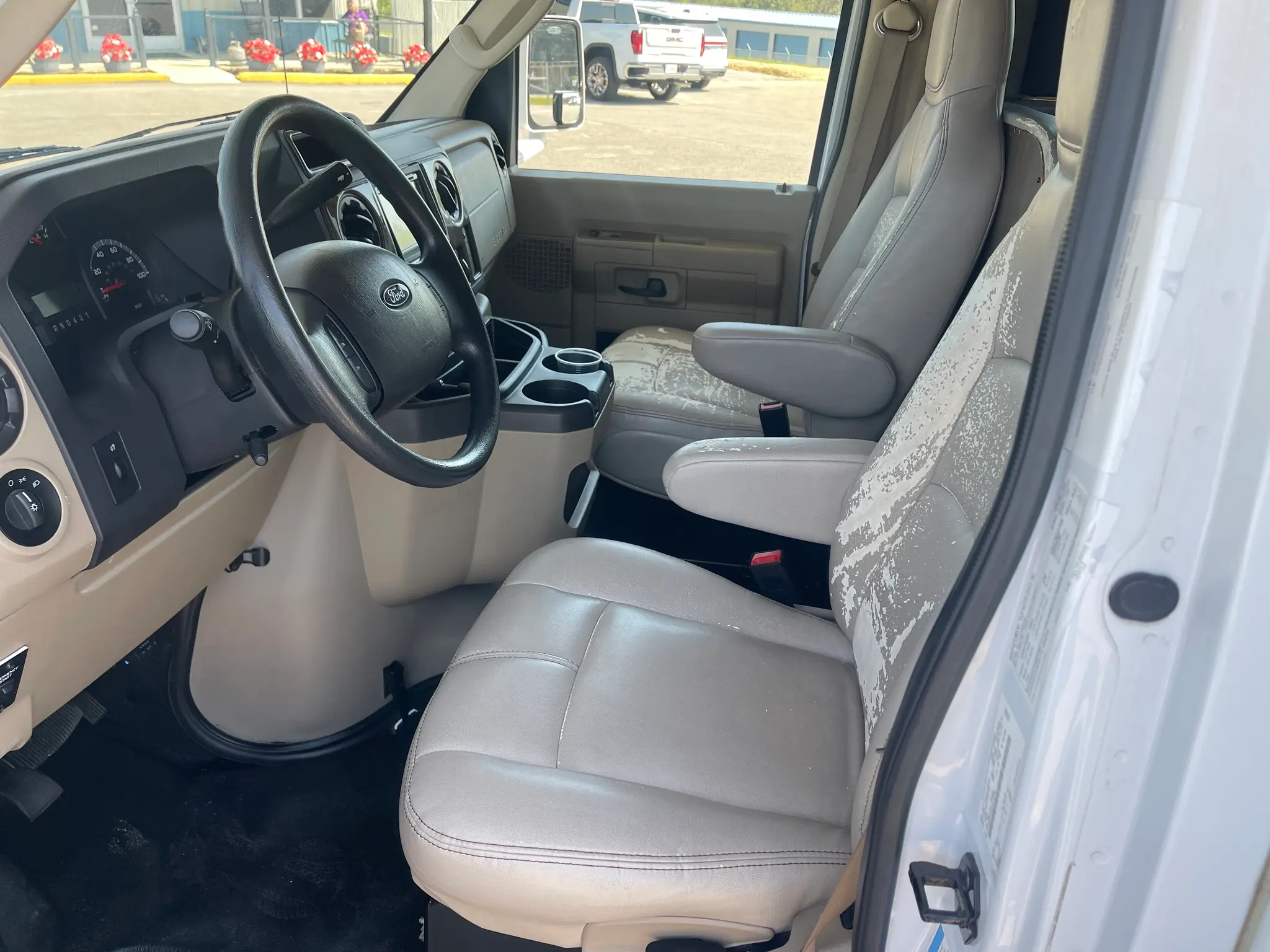 2019 Ford E-Series DRW E-450 Super Duty 158 in WB photo 5