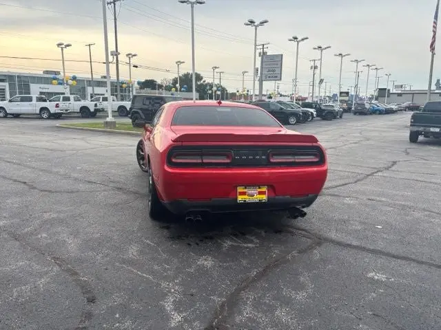 2015 Dodge Challenger SXT Plus photo 4