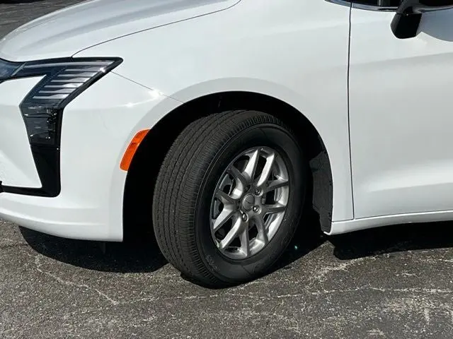 2027 Chrysler Pacifica Select photo 3