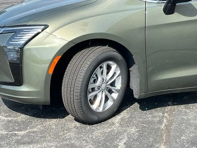 2027 Chrysler Pacifica Select photo 3