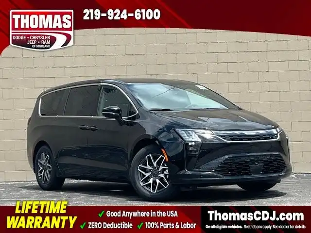 2027 Chrysler Pacifica Limited's photo