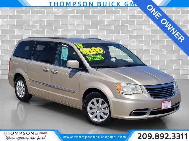 2015 Chrysler Town & Country Touring's photo