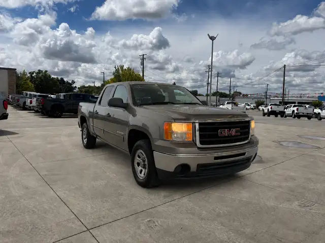 2009 GMC Sierra 2WD Crew Cab SL SWB's photo