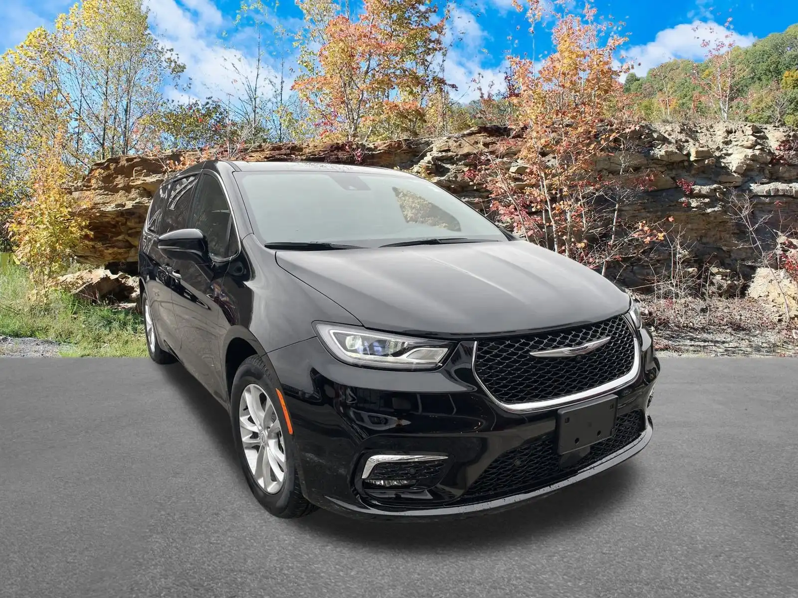 2026 Chrysler Pacifica Select's photo