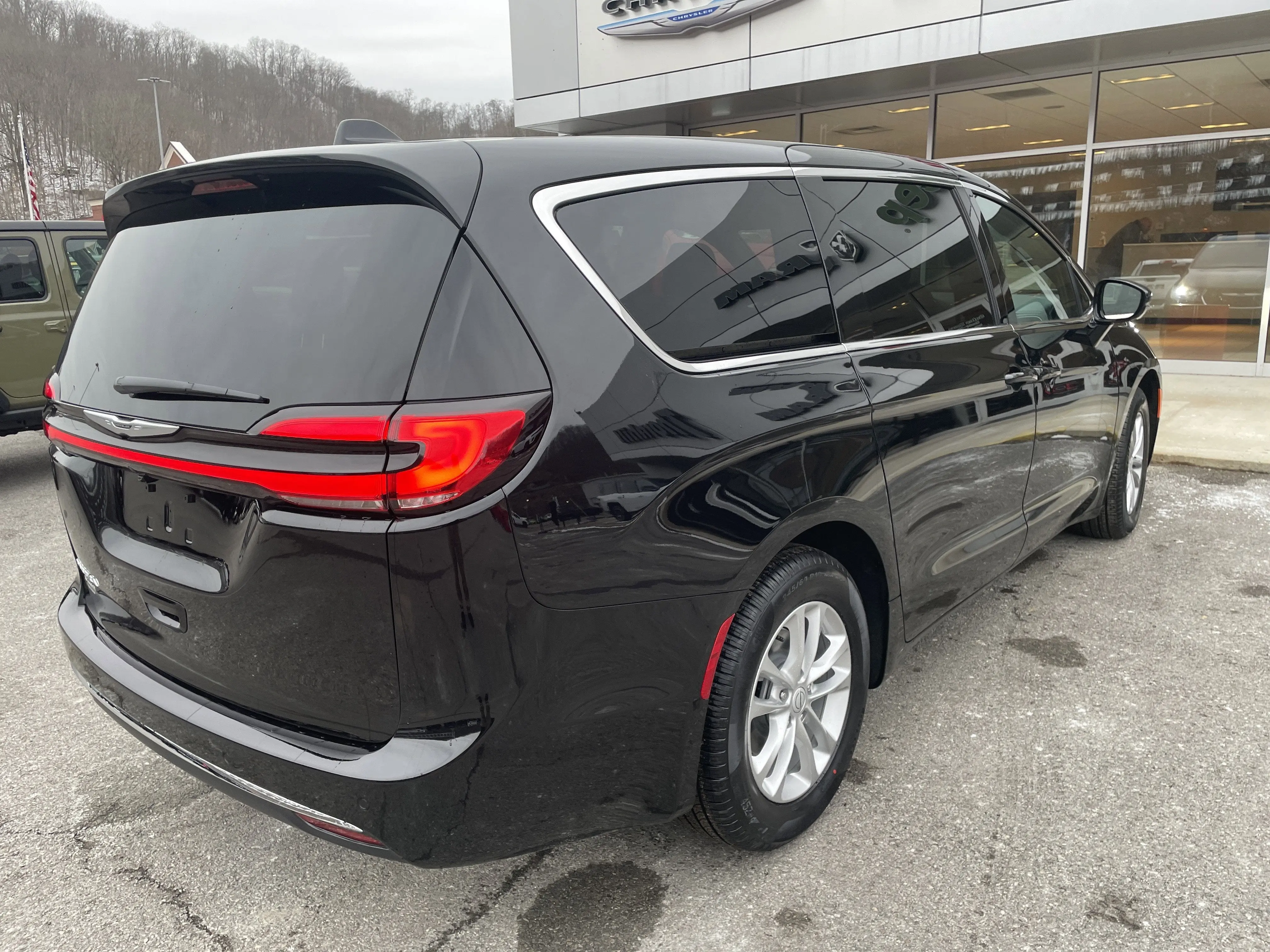 2026 Chrysler Pacifica Select photo 4