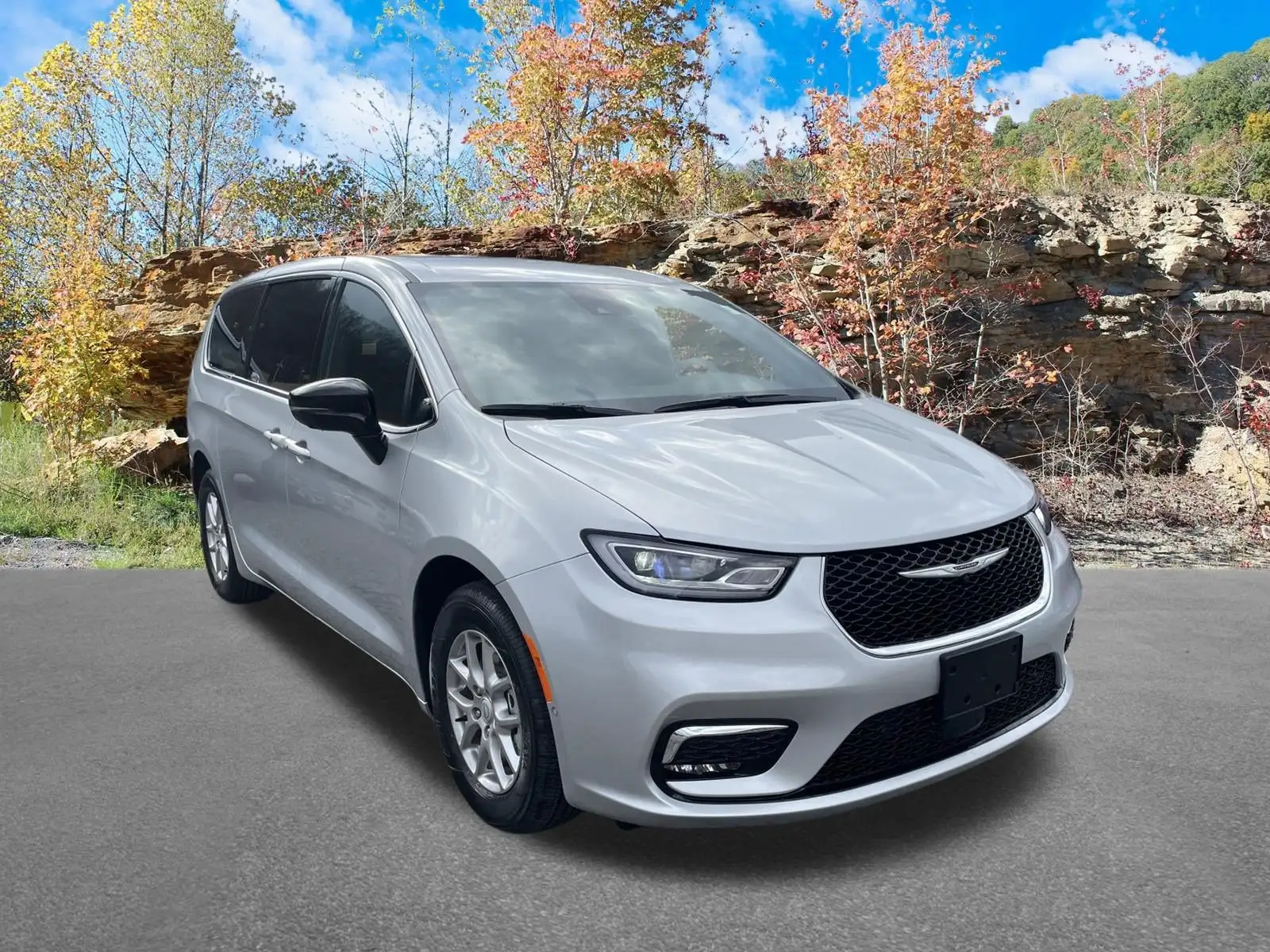 2026 Chrysler Pacifica Select's photo