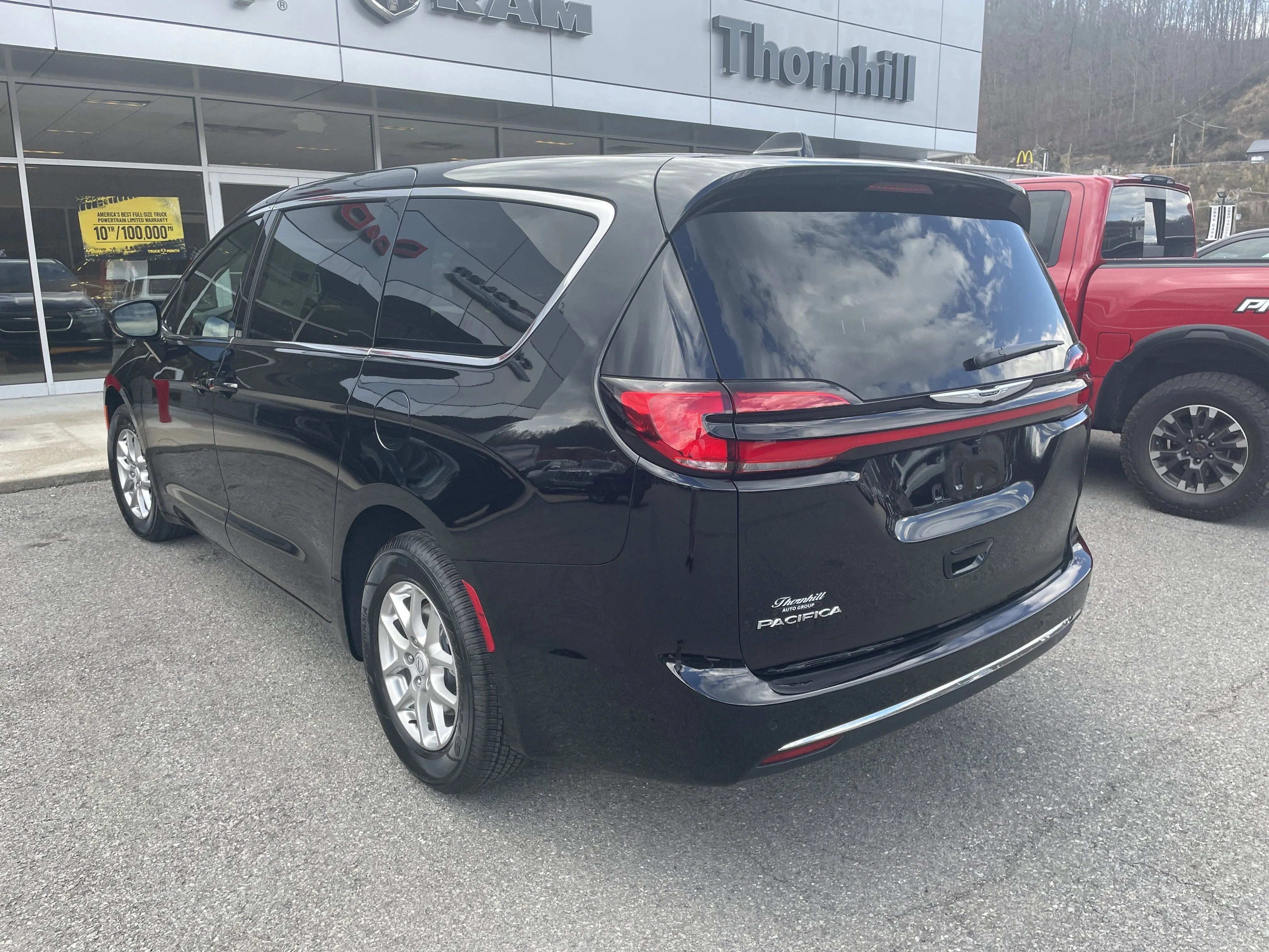 2026 Chrysler Pacifica Select photo 5
