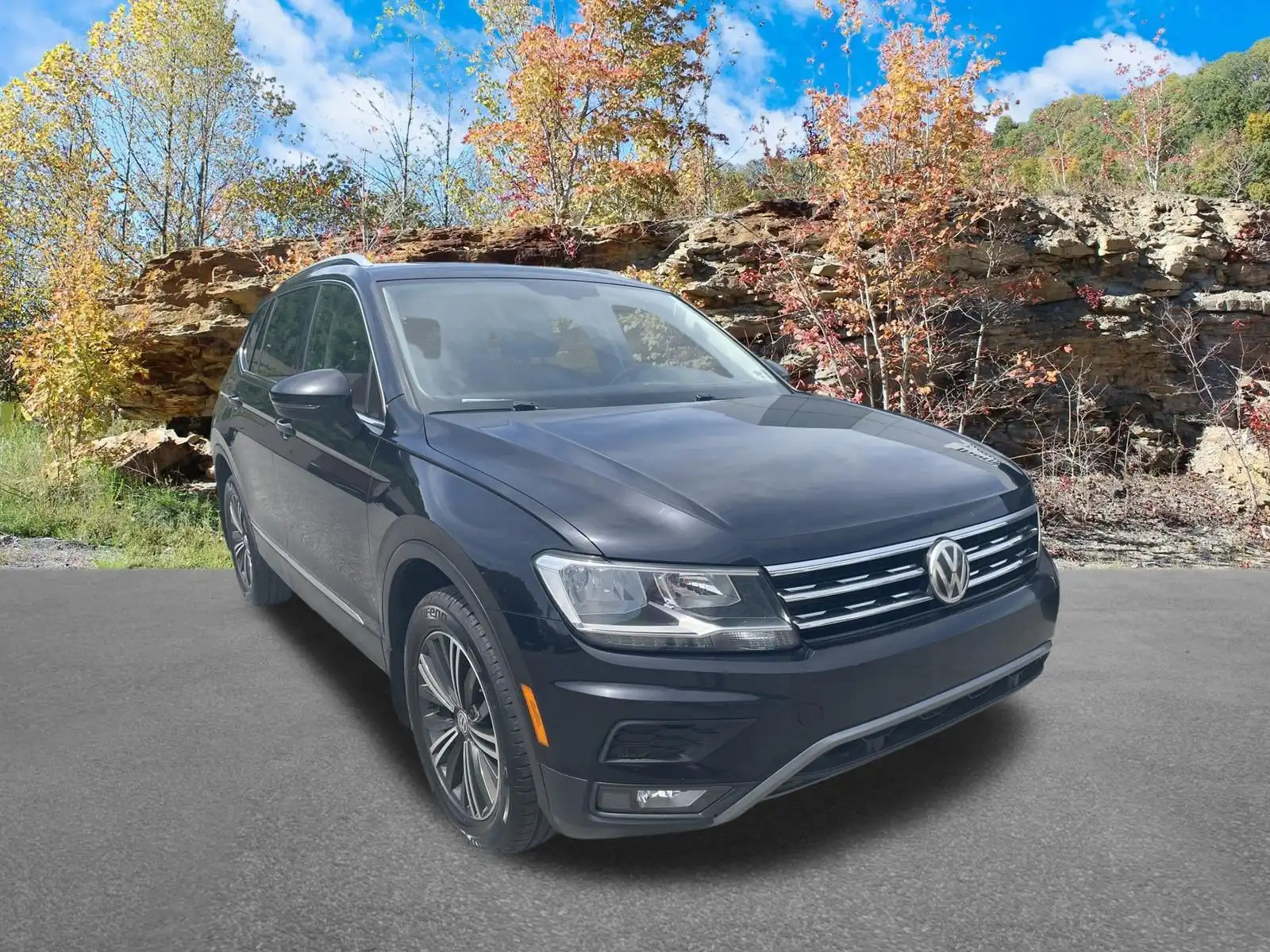 2019 Volkswagen Tiguan 2.0T SEL 4Motion's photo