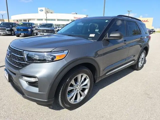2023 Ford Explorer XLT 4WD's photo