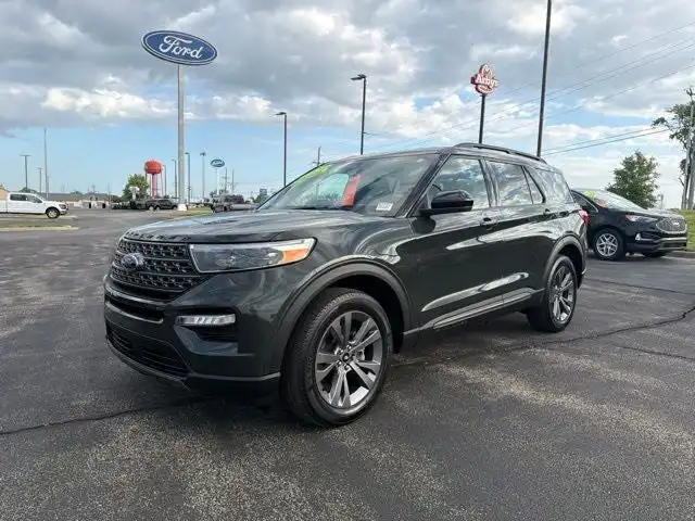 2023 Ford Explorer XLT 4WD's photo