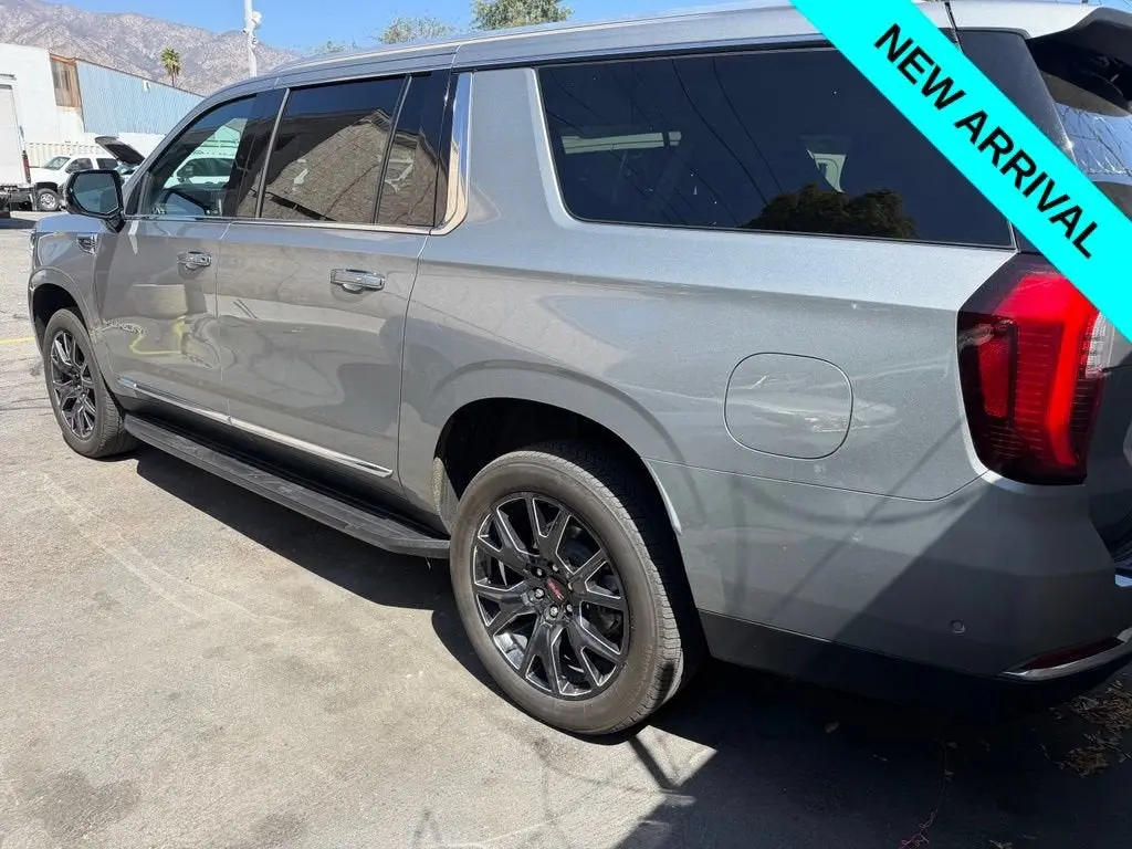 2025 GMC Yukon Elevation 4WD photo 3