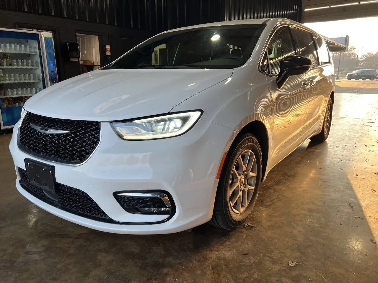 2025 Chrysler Pacifica Select photo 4