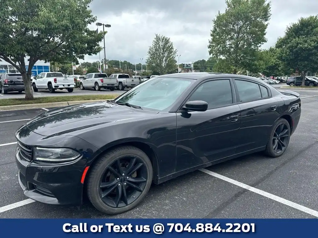 2016 Dodge Charger SE's photo