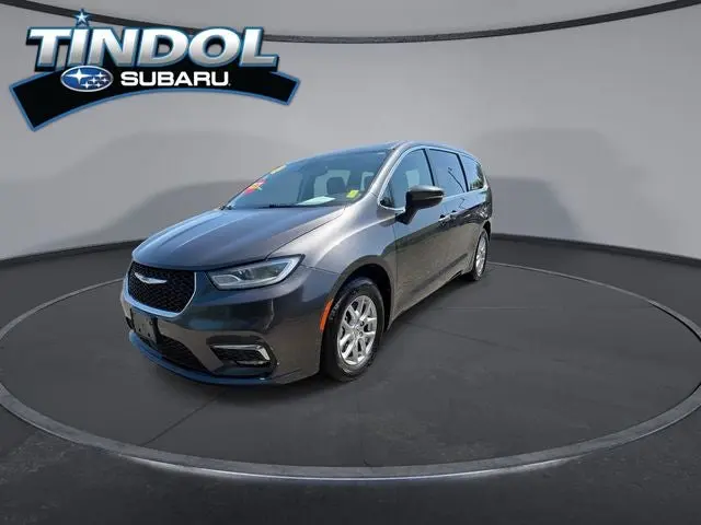 2023 Chrysler Pacifica Touring L photo 4