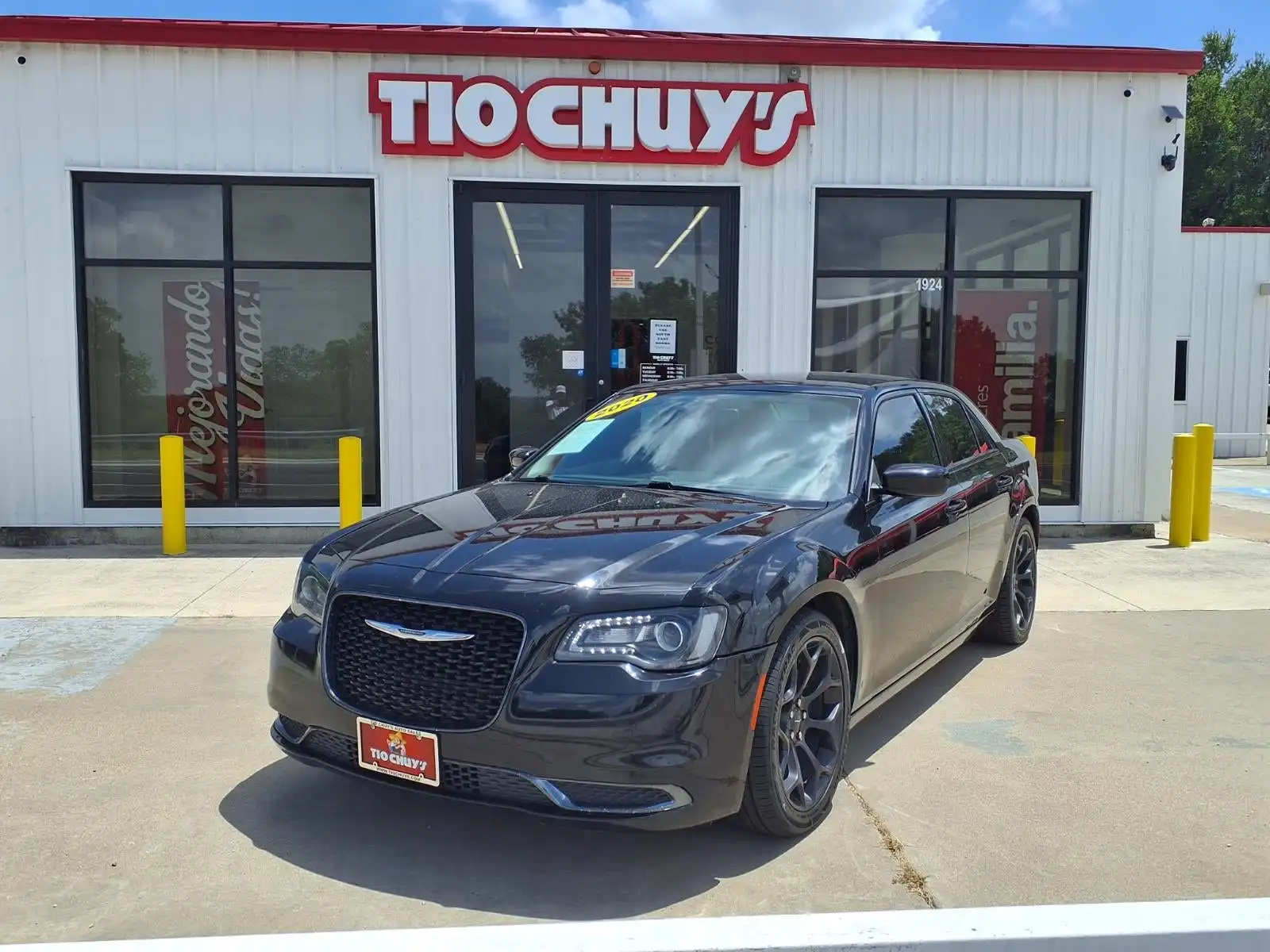 2020 Chrysler 300 Touring's photo