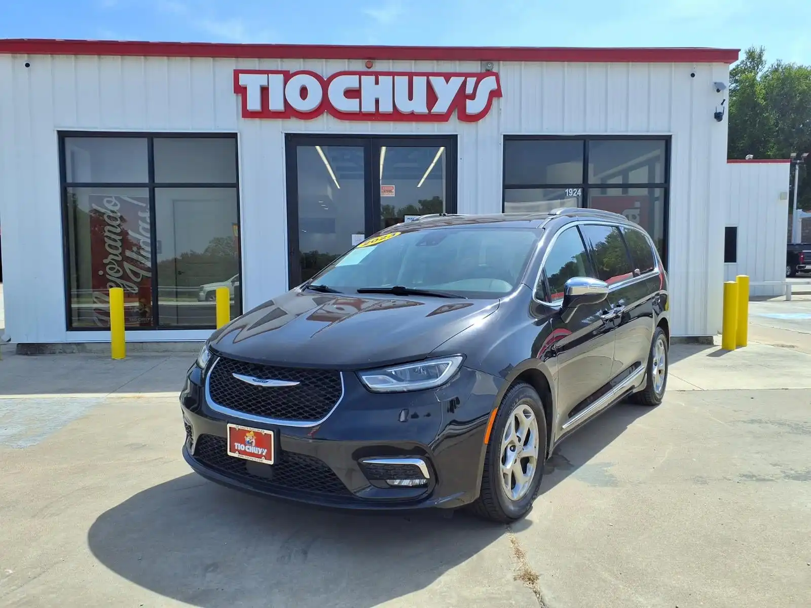 2023 Chrysler Pacifica Limited's photo