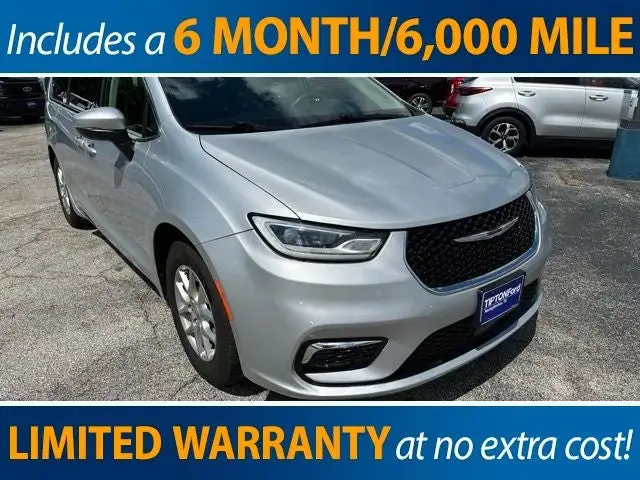 2023 Chrysler Pacifica Touring L photo 1